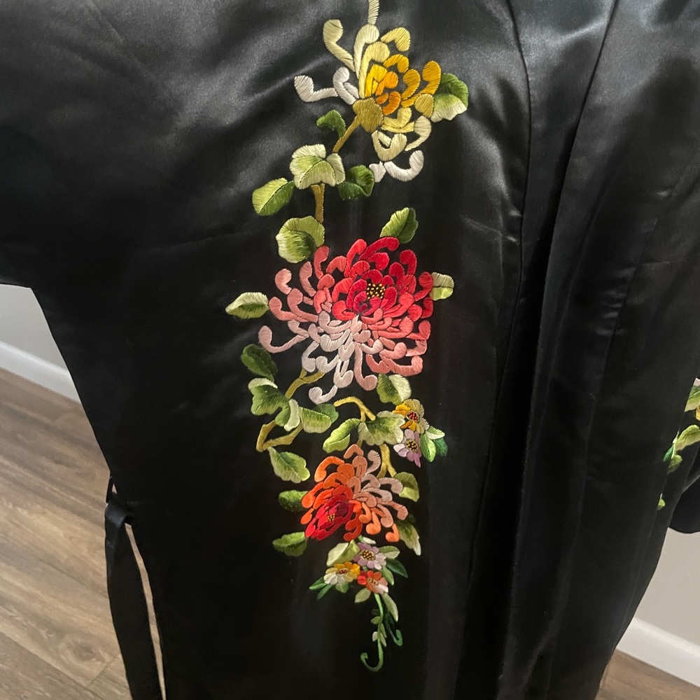 Vintage Golden Dragon Black Silk Embroidered Kimono Robe Floral Chinese - Picture 11 of 16